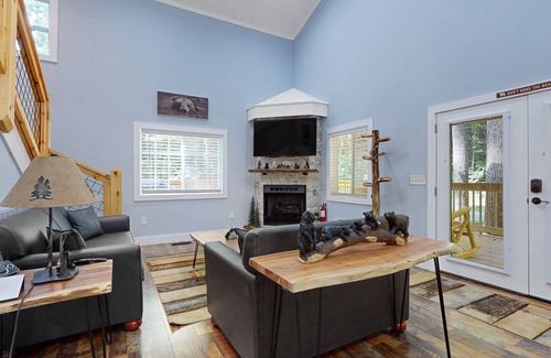 Gatlinburg - Pigeon Forge Cottage | Calming cottage with hot tub, Cozy fireplace, & Free Attraction Tickets