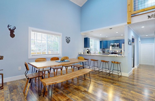 Gatlinburg - Pigeon Forge Cottage | Calming cottage with hot tub, Cozy fireplace, & Free Attraction Tickets