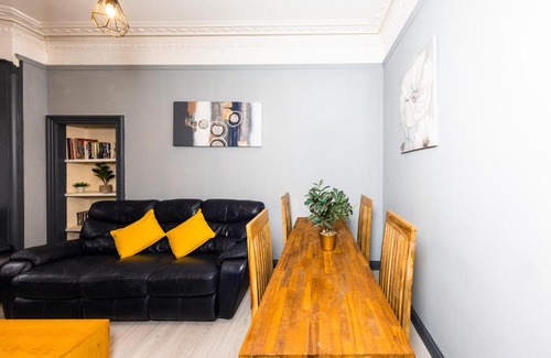 Leith Apartment | Calton Hill Victorian Old Town Apartment