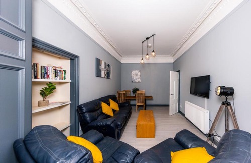 Leith Apartment | Calton Hill Victorian Old Town Apartment
