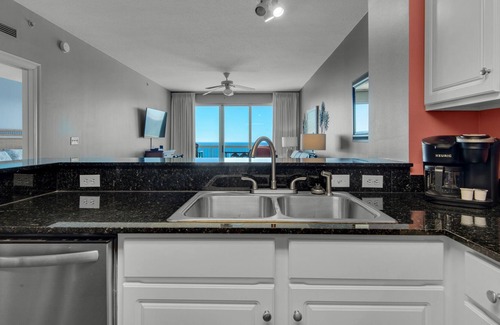 Panama City Beach Condo | Calypso 2004W BEACH SIDE - Beach Chairs, Free Activities Each Day, and More