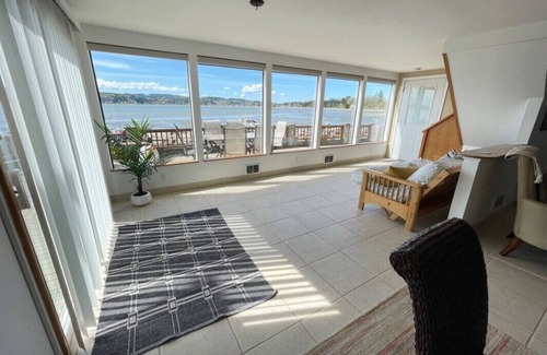 Camano Island House | Camano Island Retreat - Right on Sandy Beach
