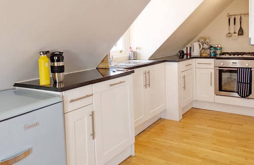 Worthing Cottage | Camber House Apartment - a flat that sleeps 4 guests in 2 bedrooms