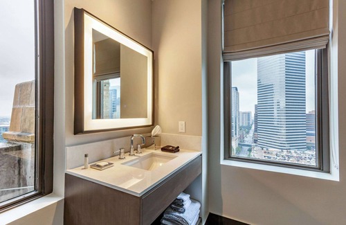 Downtown Houston Hotel | Cambria Hotel Houston Downtown Convention Center
