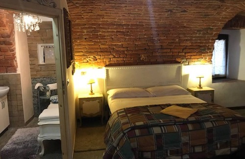 Cossato House | Camera Suite In Ambiente Del 700