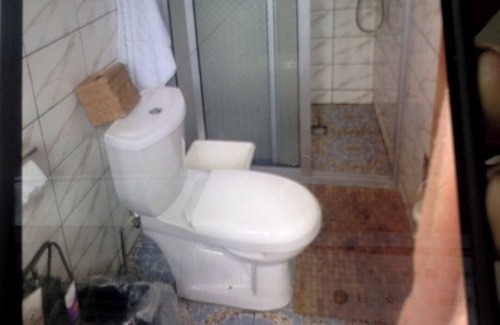 Douala House | Cameroon Chic 3-bedroom apartment in charming Douala with WiFi, AC. Come visit