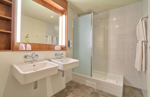 Roissy-en-France Hotel | Campanile Paris CDG Airport Villepinte