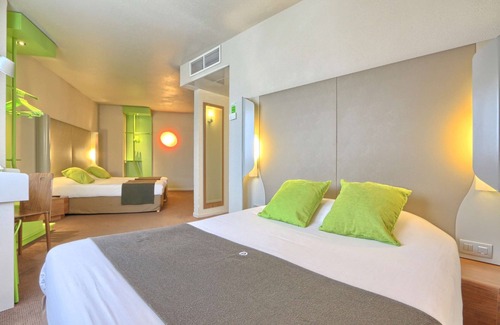 Roissy-en-France Hotel | Campanile Paris CDG Airport Villepinte