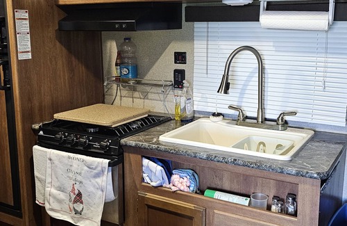 Negreet House | Camper with Private Pond