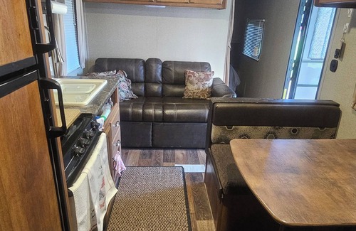 Negreet House | Camper with Private Pond