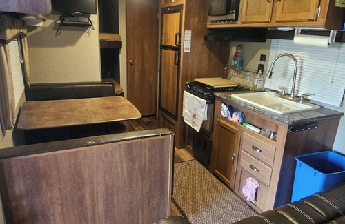 Negreet House | Camper with Private Pond