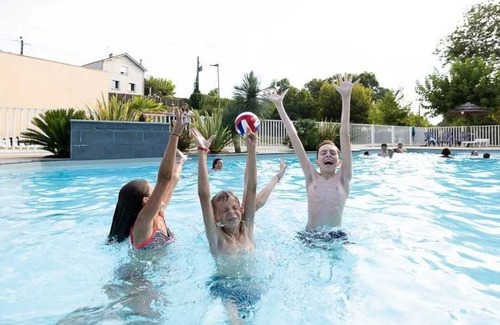 Montpon-Menesterol House | Camping 3 étoiles - Piscine - ccba0ah