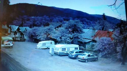 Busteni Other | camping aviator, numai TEREN, campare pentru rulote autorulote PERSONALE, Campingul nu are rulote ! Busteni