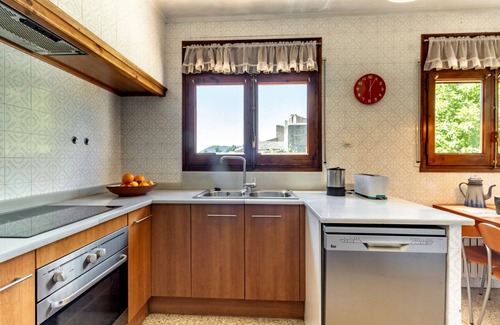 Macanet de Cabrenys House | Can Cardina - House with garden close to France