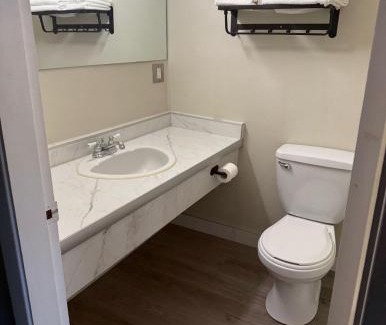 Rutland Hotel | Canadas Best Value Inn Kelowna