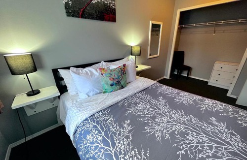 Canmore Apartment | Canadian Rockies Chalets by Trilink - 2 & 3 Bedroom Condos - Self Check-In - Walking Distance to Downtown - Free Parking - Pet-Friendly - No AC