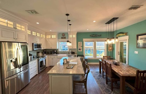 Port Isabel House | Canal Front Retreat w/Boat Dock & Coastal Views