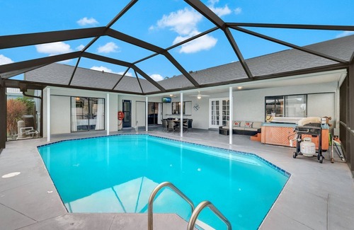 Pelican House | Canal fun! Boat, Pool, Hot tub, Bikes & Kayaks