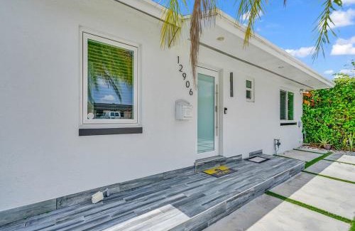 Kendale Lakes Apartment | Canal-Side Townhouse with Pool & Firepit