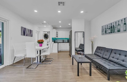 Kendale Lakes Villa | Canal-Side Townhouse w/Pool & Firepit