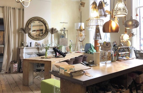 Schiedam Apartment | Canal-view Studio Sleeps 2 - Pets welcome - WiFi