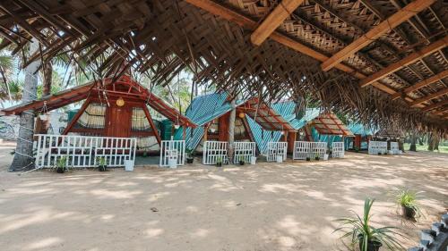 Trincomalee Hotel | Canberra Resort & Beach Restaurant