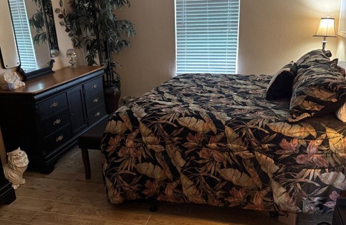 Wills Point Bed & Breakfast | Candle Tree B & B with Country Charm. Close to 1ST Monday Trades Day.