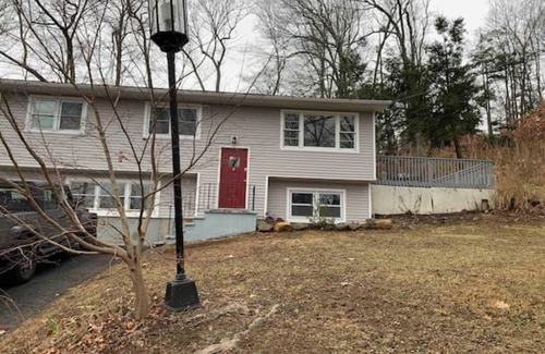 Danbury House | Candlewood Lake Retreat Extended Stay