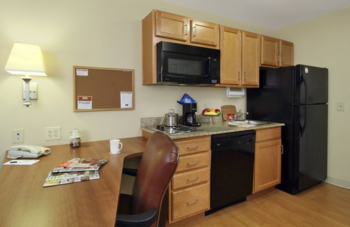 Norfolk - Virginia Beach Hotel | Candlewood Suites Norfolk Airport by IHG