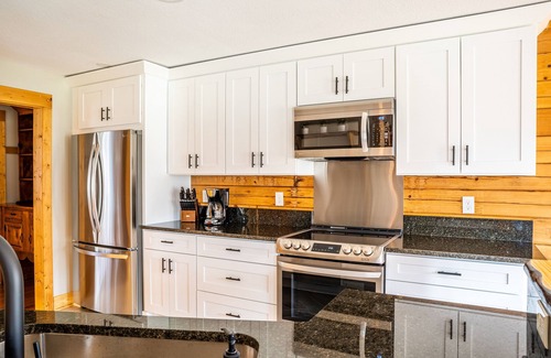 Fletcher Cabin | Cane Creek Cabin less than 20mins to downtown Asheville & Biltmore