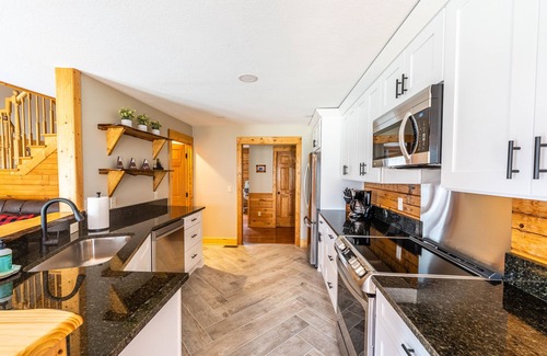 Fletcher Cabin | Cane Creek Cabin less than 20mins to downtown Asheville & Biltmore