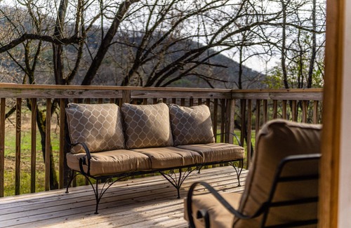 Fletcher Cabin | Cane Creek Cabin less than 20mins to downtown Asheville & Biltmore