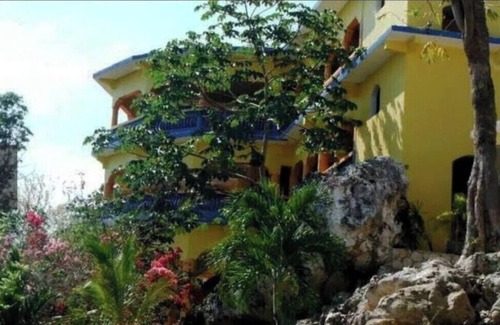 Little Bay House | Cannabis friendly B&B at Hayley's Paradise.