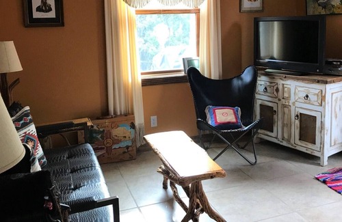 Tyrone Apartment | Canta a mi Alma (Sings to my Soul) with the Gila National Forest at front/back