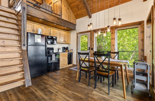 Jasper Cabin | Canyon View Treehouse- Winter Vacation With A View