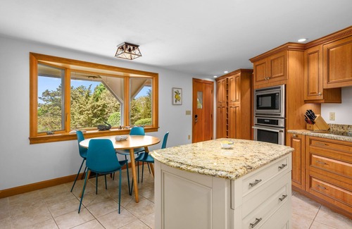 East Dennis House | Cape Cod Charm: Bay Views & Family Fun