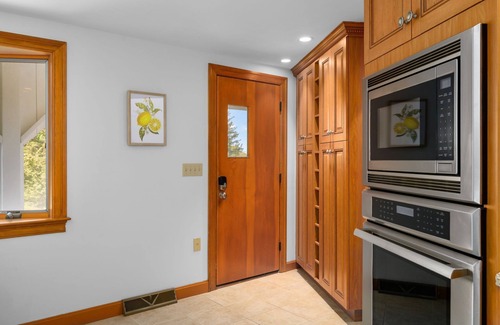 East Dennis House | Cape Cod Charm: Bay Views & Family Fun