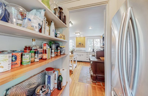 Buzzards Bay House | Capeview Estate | House in Bourne with Water Views & Deck