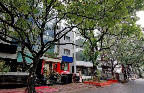 Jayanagar Hotel | Capital O Elegant Amethyst Business Hotel Near Ragigudda Sri Prasanna Anjaneyaswamy Temple