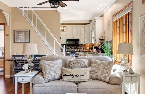 Cold Spring Harbor House | Captain's Cottage - Cold Spring Harbor Water Views