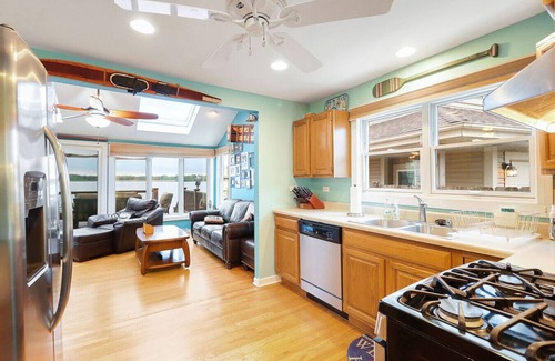 Fox Lake House | Captain`s Quarters 2/2 Lake Life Dream Home with Hot Tub