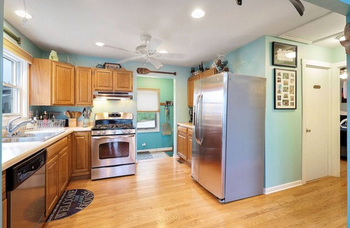 Fox Lake House | Captain`s Quarters 2/2 Lake Life Dream Home with Hot Tub