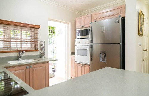 Kingston House | Captivating 2-Bed Town-House in Kingston