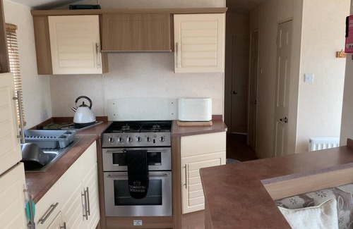 Chapel Saint Leonards Apartment | Captivating Three Bedroom Caravan tv in Each Room