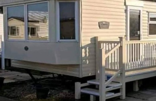 Chapel Saint Leonards Apartment | Captivating Three Bedroom Caravan tv in Each Room
