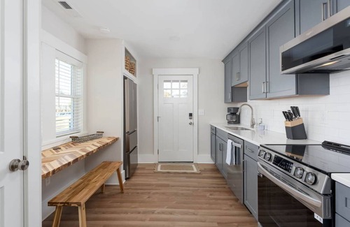 Wilmington House | Cargo District Cottage Bike Walk Explore Dwtn ILM