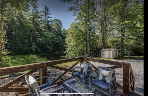 Cashiers Cottage | Caribou Cabin!🏠 New Reno!⭐️ New Hot Tub 🛁 Lake View! 🦆Fire Pit!🔥