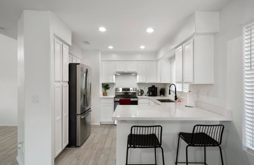 Palm Valley House | Carlos - Desert Flower · City Escape in Goodyear w/Pool | 3BR & 2BA