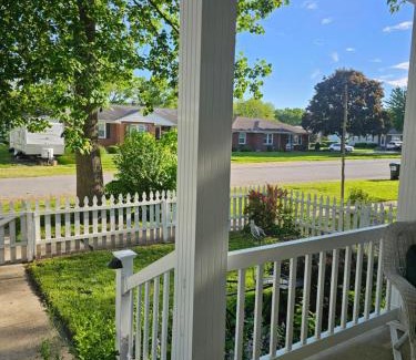 Carlyle House | Carlyle lake home!