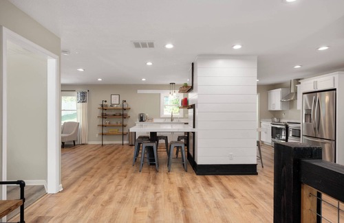 Carmel House | Carmel Lodge-Sleeps 25, By Grandpark, Indy<10mi